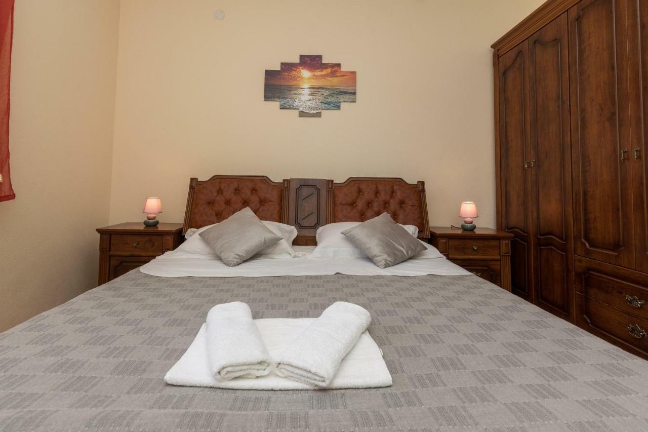 Apartman Mladenka Sukošan 外观 照片