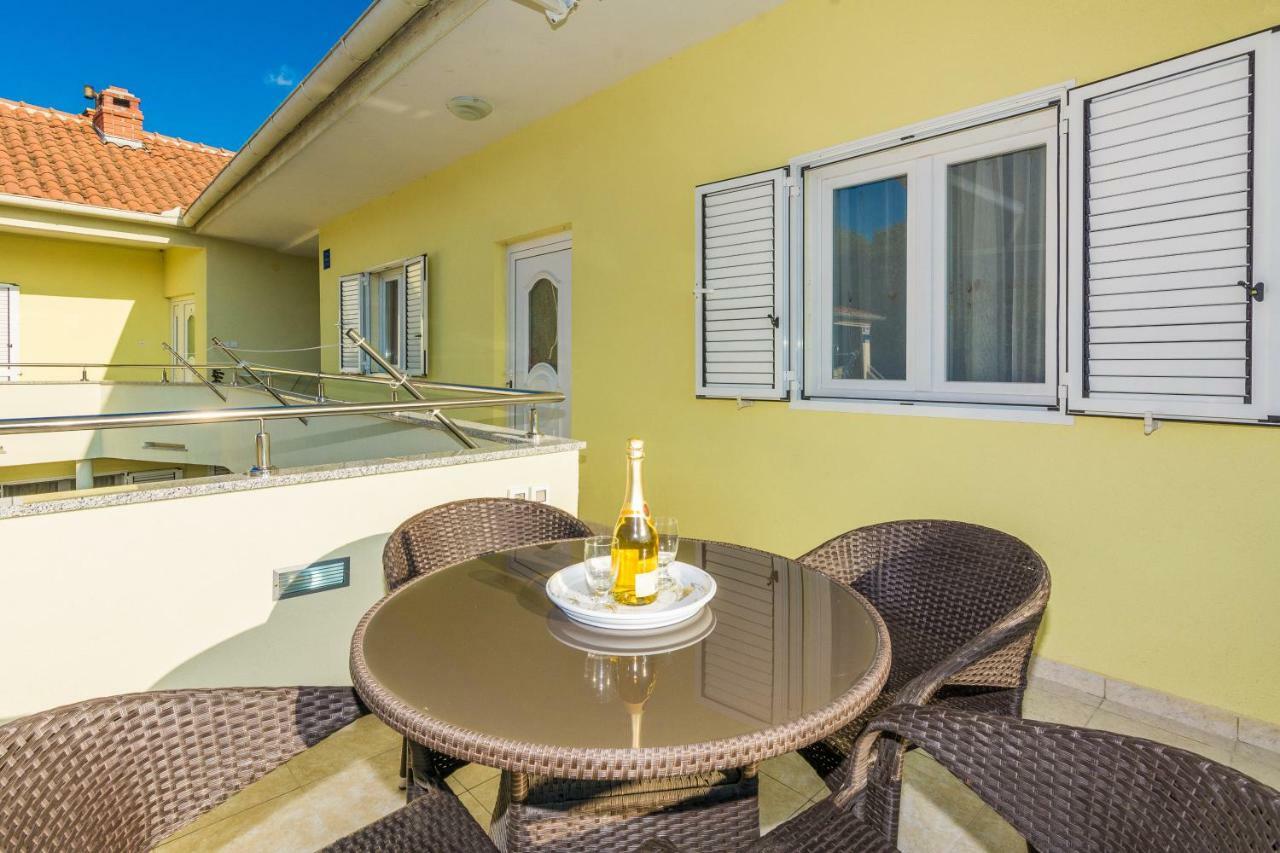 Apartman Mladenka Sukošan 外观 照片